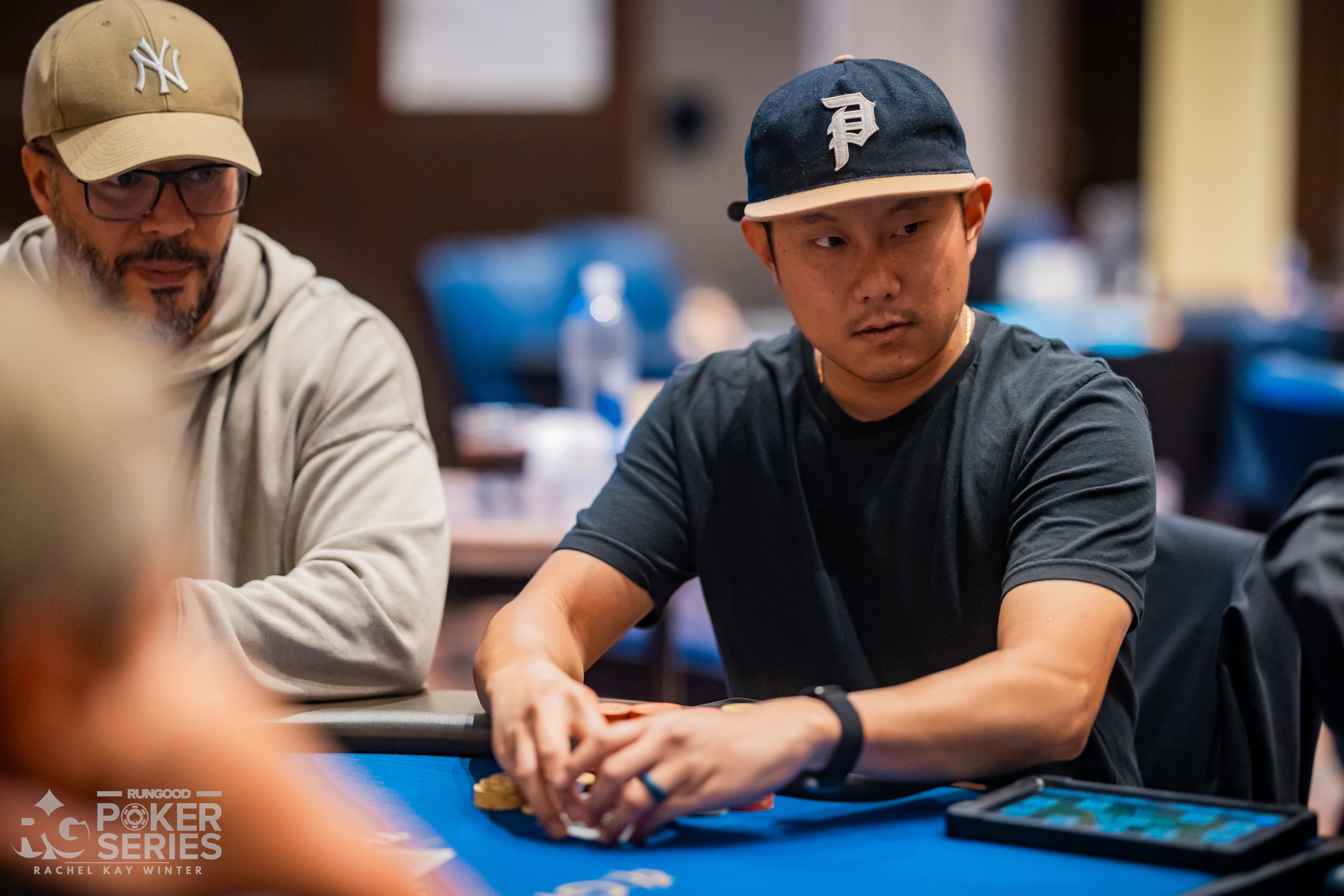 Xiong Thao 在 $400 PokerNews Cup 首日强势领跑，单日筹码占比近三成 - betvictor官网