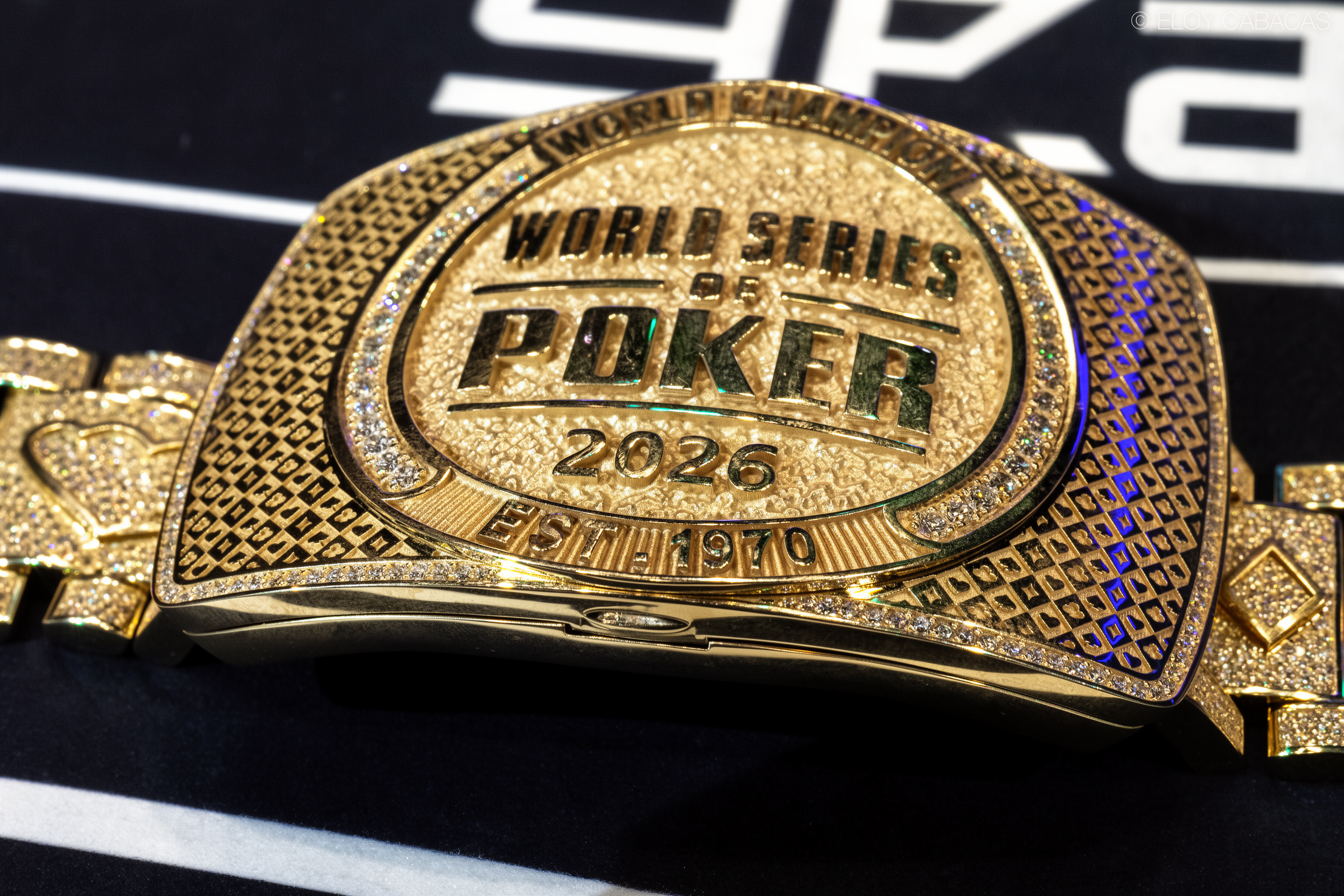 WSOP 主赛事首日淘汰战：六高底牌玩家豪赌全军覆没的心理博弈解析 - 伟德体育